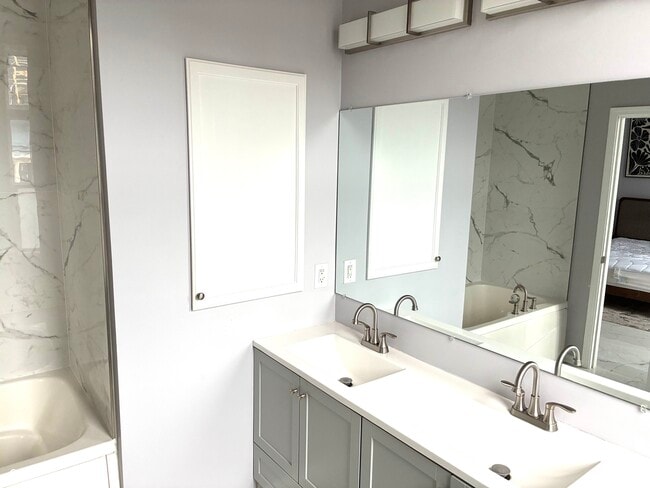 Building Photo - 328 W Main St