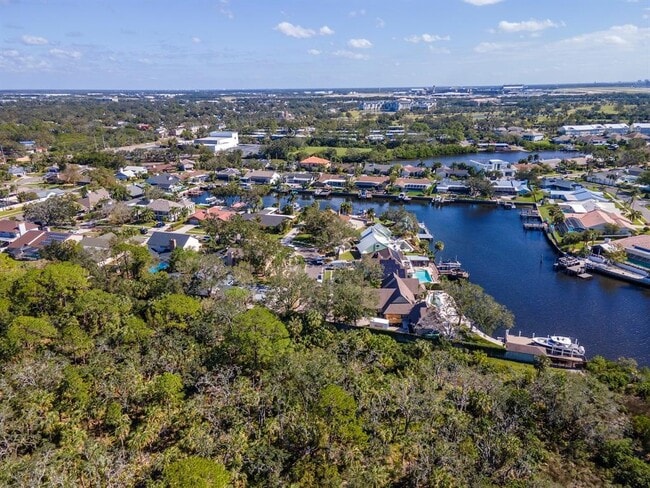 Building Photo - 4202 Deepwater Ln