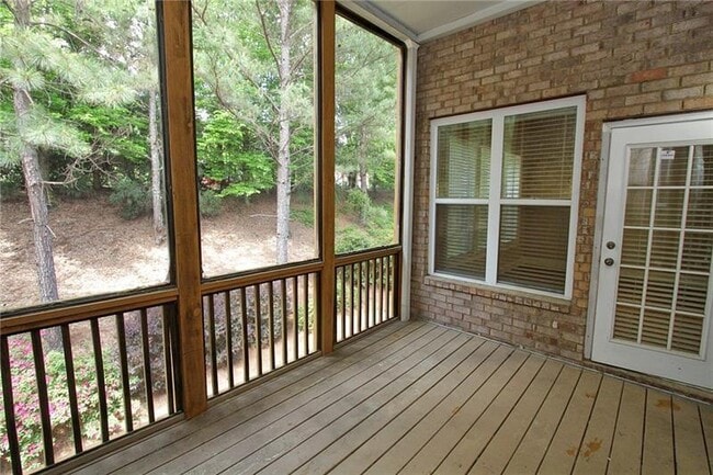 Building Photo - 3029 Woodwalk Dr SE