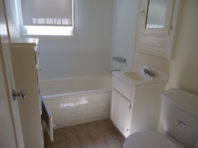 Building Photo - Newly remodel Studio ready to move in..