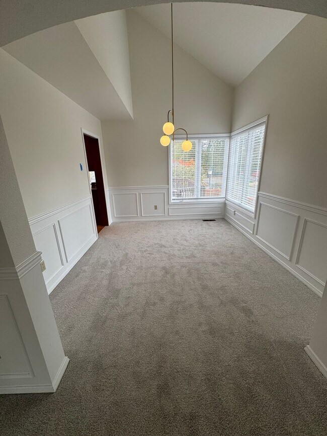 Building Photo - Gorgeous 3 Bedroom • 2.5 Bath Home Recentl...