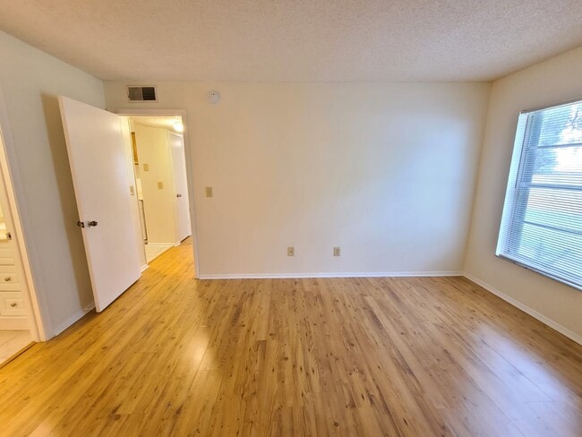 Building Photo - 4034 Dream Oak Pl