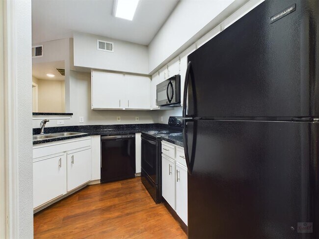 Building Photo - 2320 Gracy Farms Ln