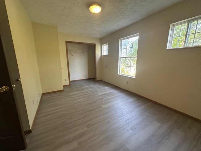 Building Photo - 415 W Myrtle Ave