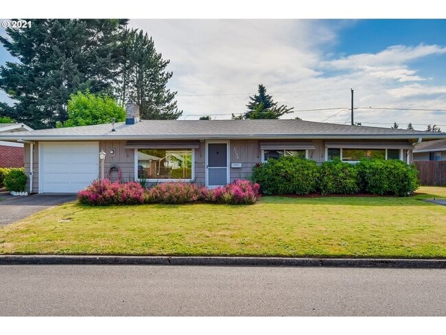 Primary Photo - SE 3 Bed | 1 Bath | Expansive Backyard | P...