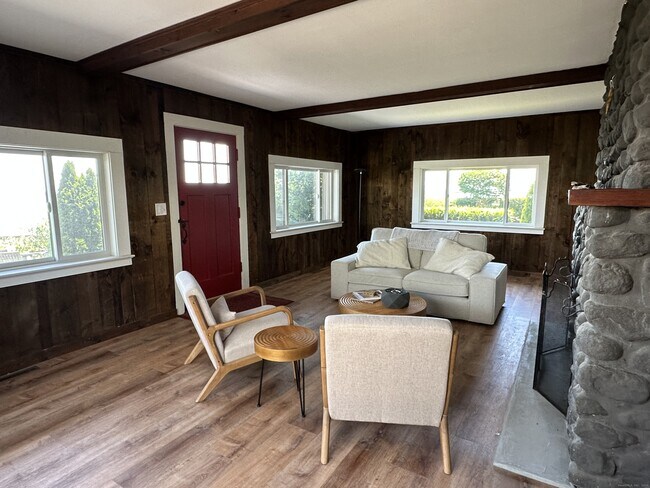 Building Photo - 29 Soundview Dr