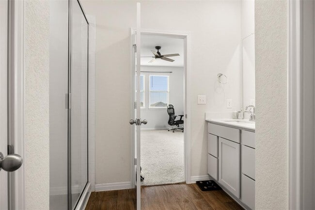 Building Photo - 413 Emerald Cv