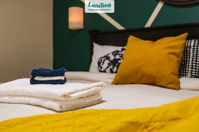 Building Photo - 898 Oak St NW