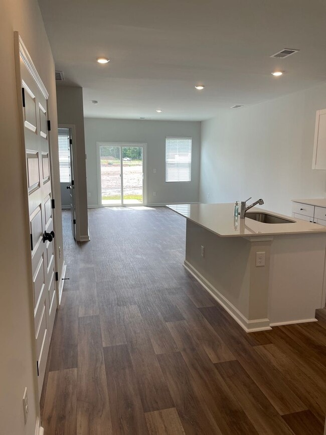 Building Photo - 2114 Northwest Dr