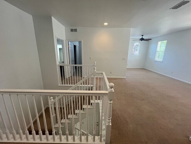 Building Photo - 6 Bedroom, 3 Bathroom Executive Anatolia H...