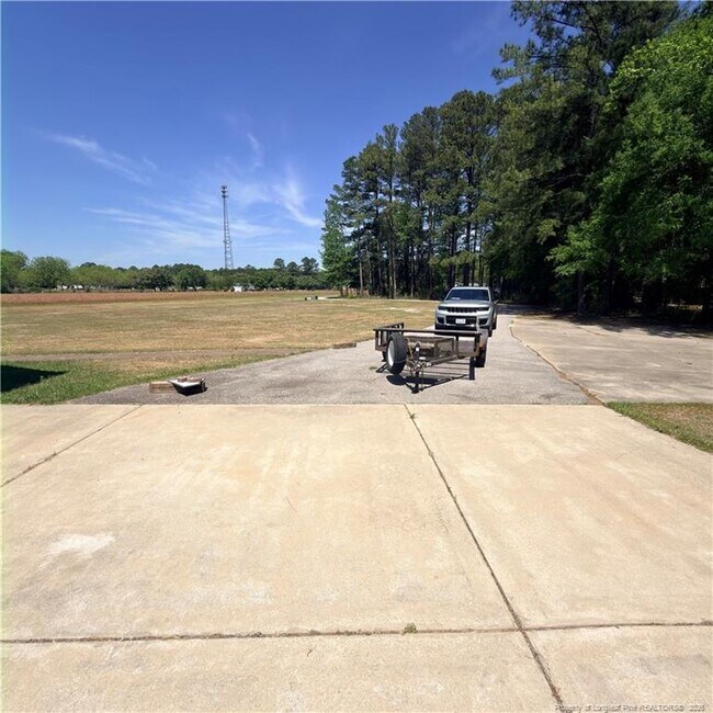 Building Photo - 3686 Linden Rd