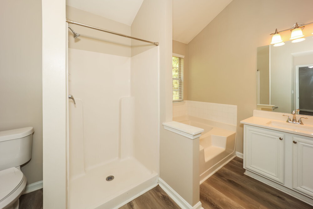 Building Photo - 5584 Bluegrass Dr