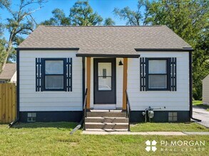 Building Photo - Stylish Updates + Spacious Yard + 2-Car Ga...