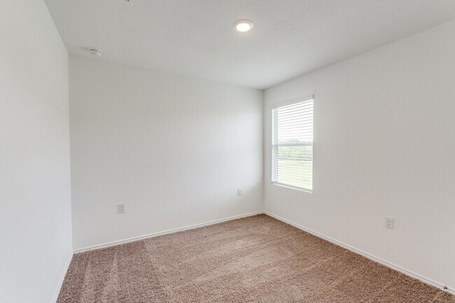 Building Photo - 4-BEDROOM HOME IN MISSION DEL LAGO