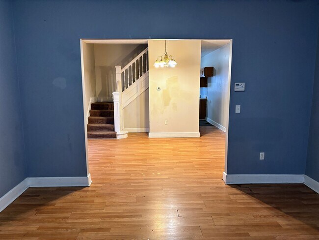 Building Photo - 2307 N Kenwood Ave