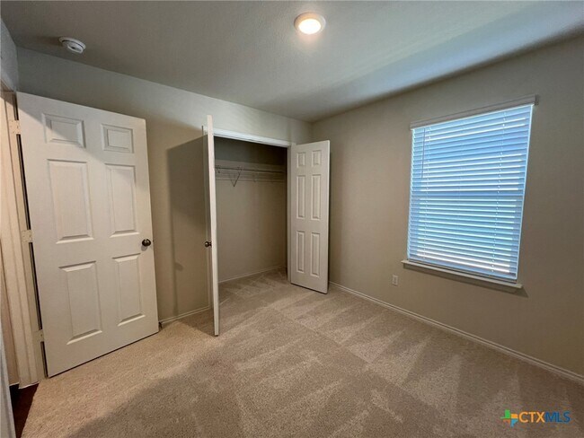 Building Photo - 760 Heartseed Ave