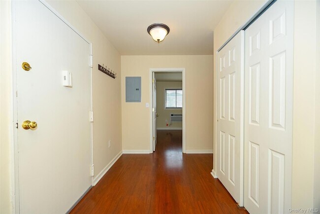 Building Photo - 19 Scarborough Ln
