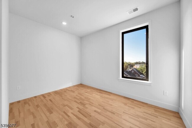 Building Photo - 1037 Amboy Ave