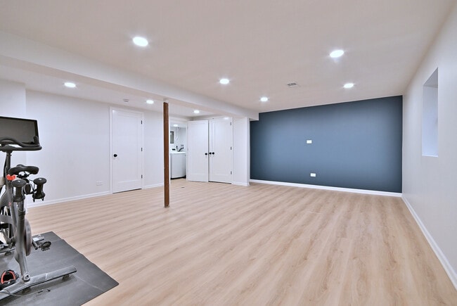 Building Photo - 7324 N Bell Ave