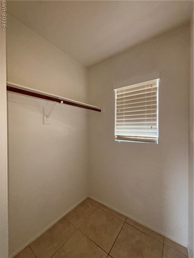 Building Photo - 1265 Orchard View St