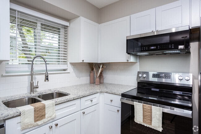 2BR, 1BA - 1,150SF - Kitchen - Residences on Riverdale
