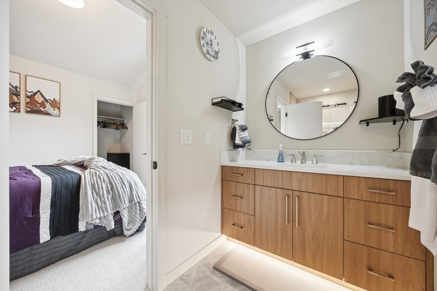 Building Photo - 4836 NE 9th Ave