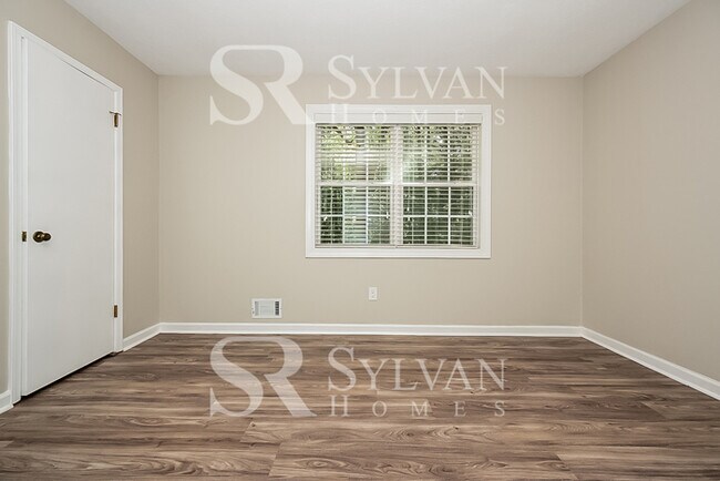 Building Photo - Spacious 3BR Home Awaits You!