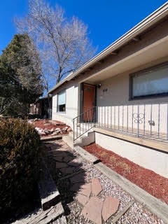 Building Photo - 604 W Brookside St