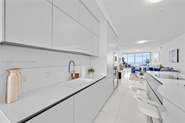 Building Photo - 16901 Collins Ave