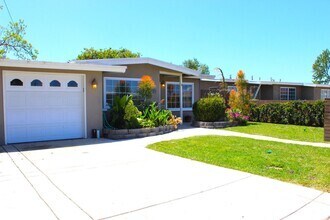 Building Photo - Charming 2B/1BA House w/ Large Yard, Garag...