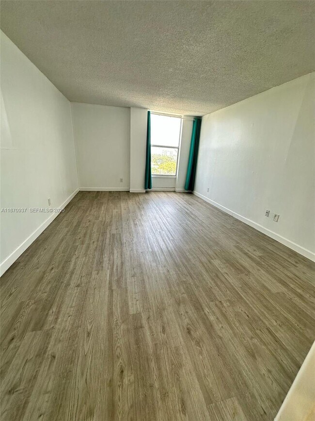 Building Photo - 2020 NE 135th St