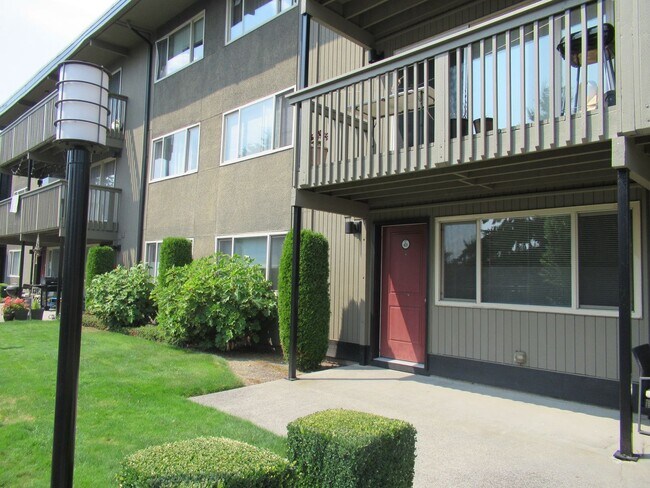 Building Photo - APPROVED APPLICANT- Ground floor Condo at ...