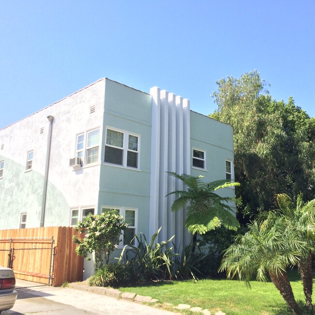 Building Photo - 10740 Camarillo St