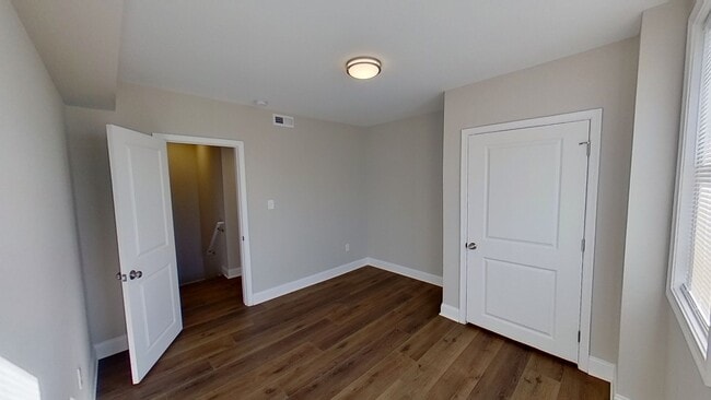 Building Photo - 3607 Fernhill Ave