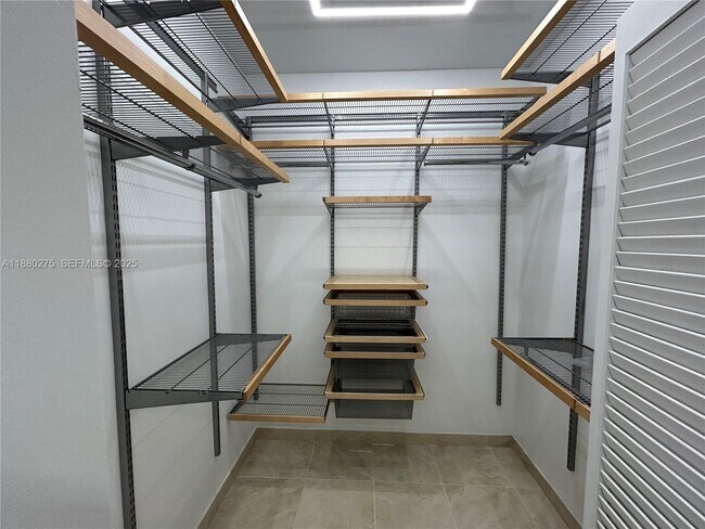 Building Photo - 251 Crandon Blvd