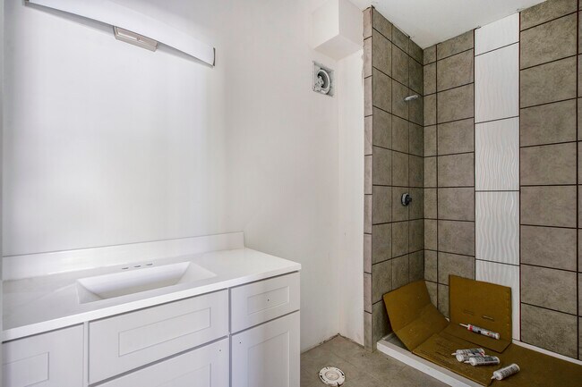 Building Photo - 624 Spring