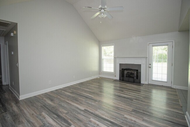 Building Photo - Coming Soon – Charming 3 Bedroom, 2 Bath H...