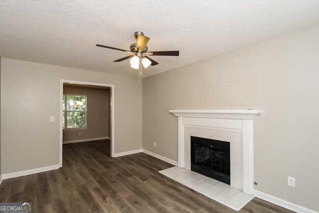 Building Photo - 6154 Highview Dr SE