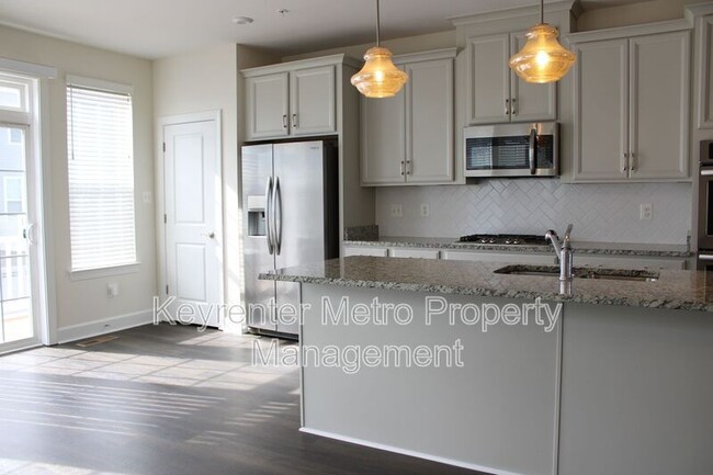 Building Photo - 2736 Pinebrook Rd