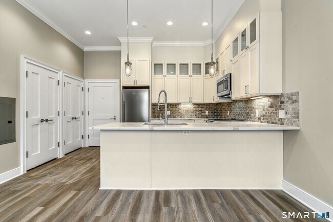 Building Photo - 1077 Boston Post Rd