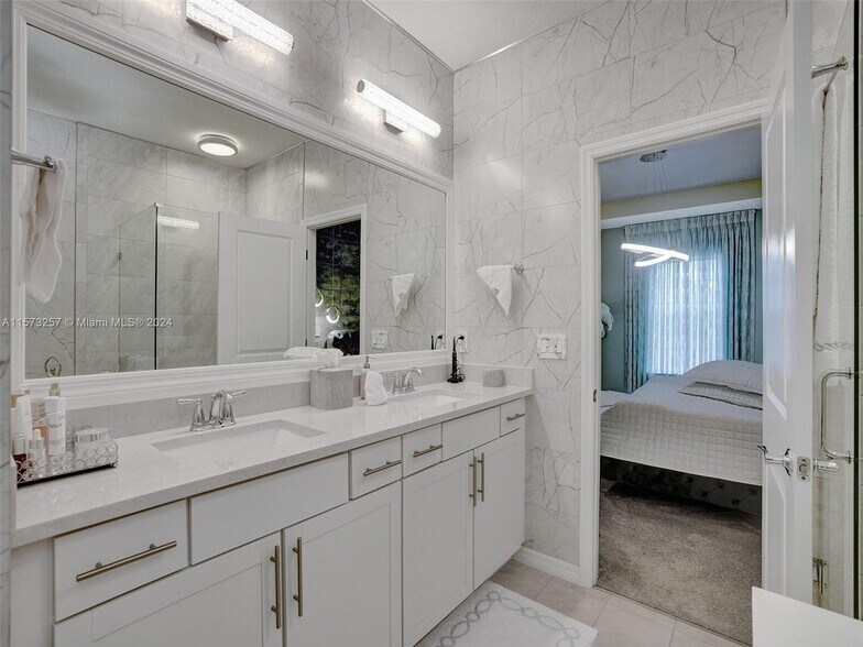 Building Photo - 4414 Ficus St