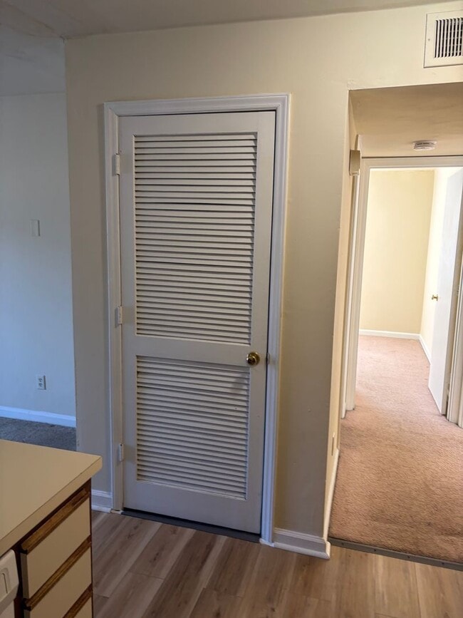 Building Photo - 4BR/2BA Near Virginia Tech | Bus Route, Laundry In-Unit