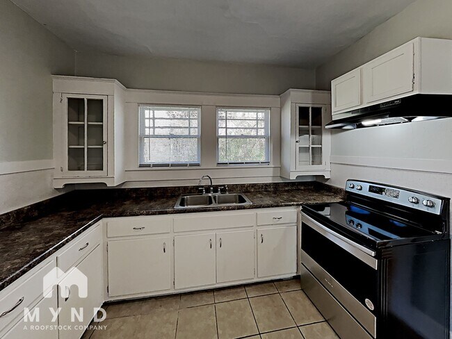 Building Photo - 1324 42nd St Ensley