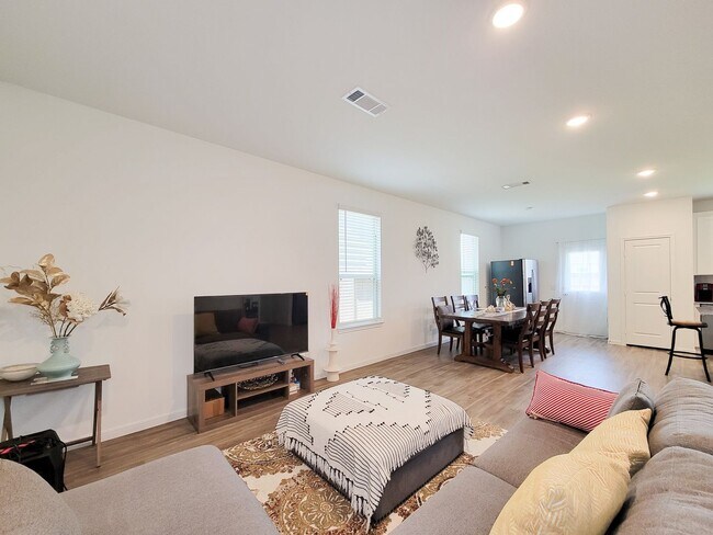 Building Photo - Ready to move in! The Granville floor plan...