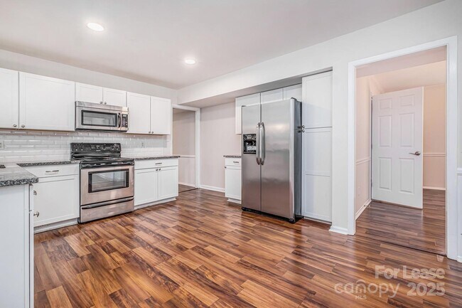 Building Photo - 701 McNabb Ct