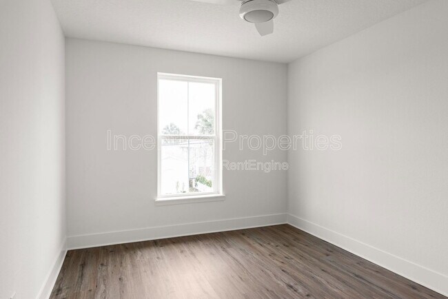 Building Photo - 438 Goodall Ave