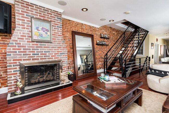 Building Photo - 444 E Fort Ave