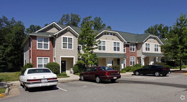 Building Photo - Grand Oaks Apartment Homes