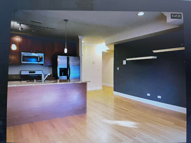 Building Photo - 5033 N Springfield Ave