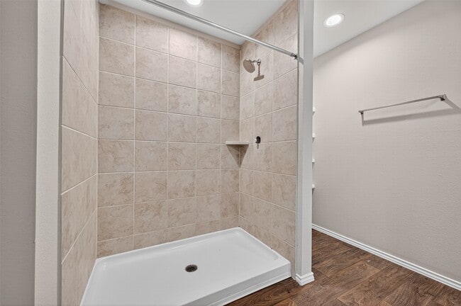Building Photo - 40320 Hilltop Pr Dr